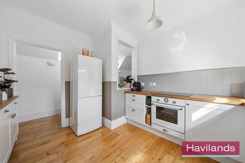 15a Lytton Avenue, London, N13 4EH