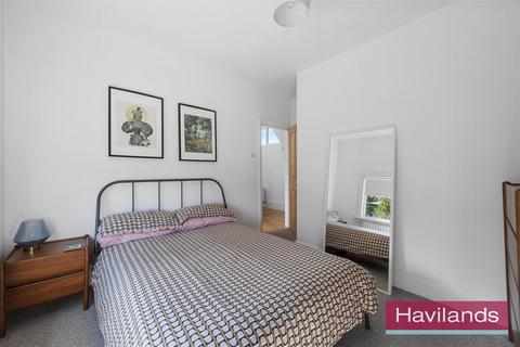 15a Lytton Avenue, London, N13 4EH