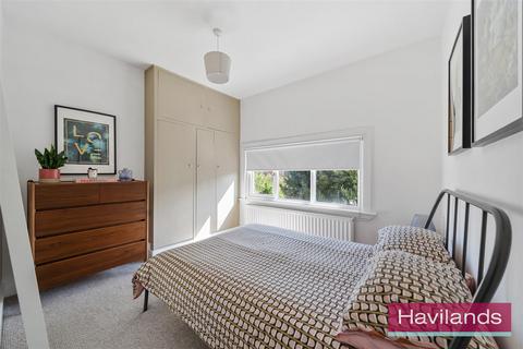 15a Lytton Avenue, London, N13 4EH