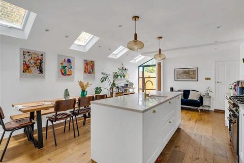 3 bedroom terraced house for sale, Hambro Road, London SW16