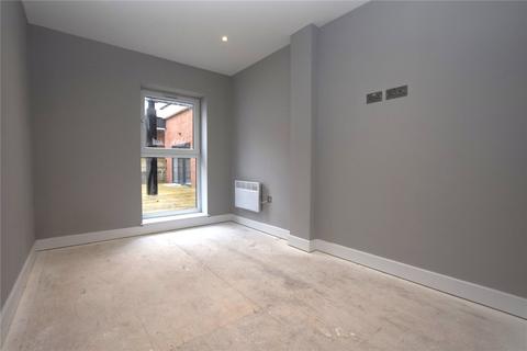 2 bedroom apartment to rent, High Street, Alton, Hampshire, GU34