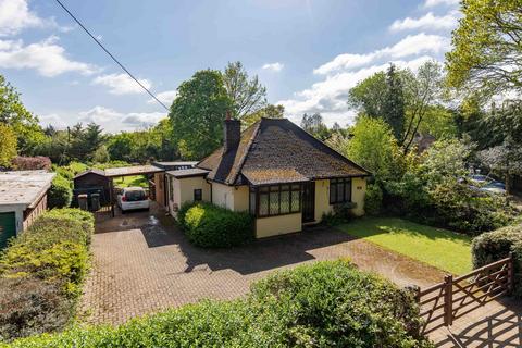 3 bedroom chalet for sale, Peeks Brook Lane, Horley RH6