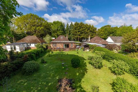 3 bedroom chalet for sale, Peeks Brook Lane, Horley RH6