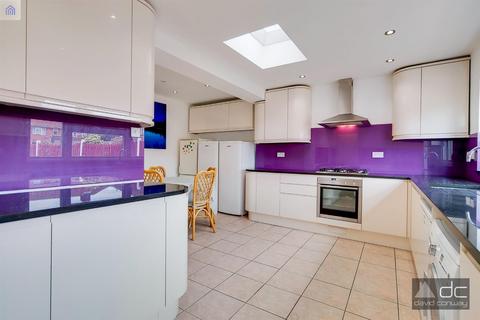 5 bedroom semi-detached house to rent, Cody Close, Harrow, HA3 9ES