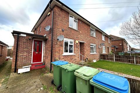 2 bedroom maisonette to rent, Hillson Drive, Hampshire PO15