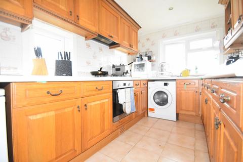 2 bedroom maisonette to rent, Hillson Drive, Hampshire PO15