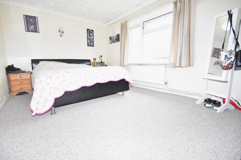 2 bedroom maisonette to rent, Hillson Drive, Hampshire PO15