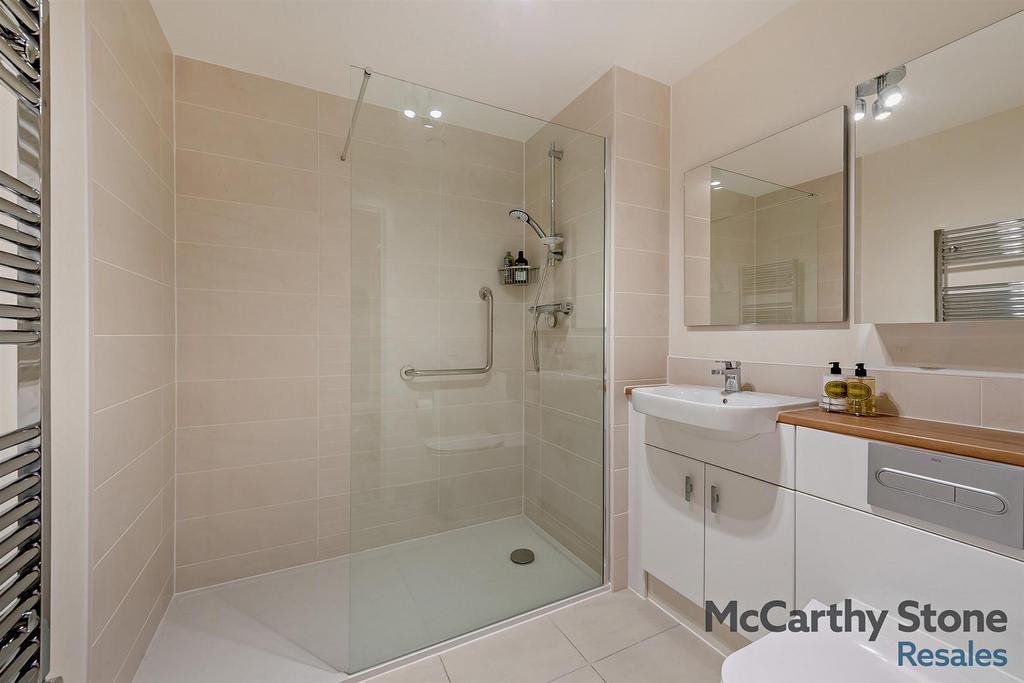 Shower Room: