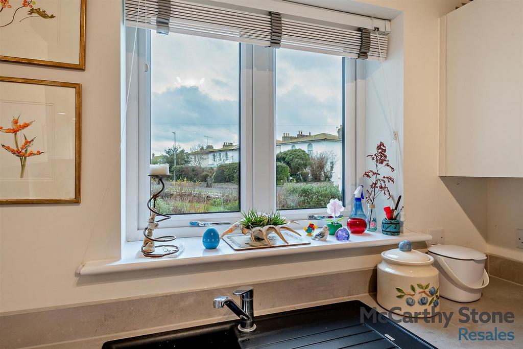 Kitchen: