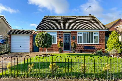 2 bedroom bungalow for sale, Heathfield Avenue, East Preston, Littlehampton, West Sussex