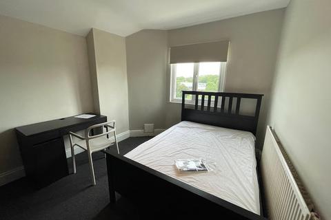 6 bedroom terraced house to rent, Ashgrove Road, Bristol BS7