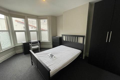 6 bedroom terraced house to rent, Ashgrove Road, Bristol BS7