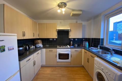 2 bedroom flat to rent, Flat 4 4 Wharf Close, Manchester