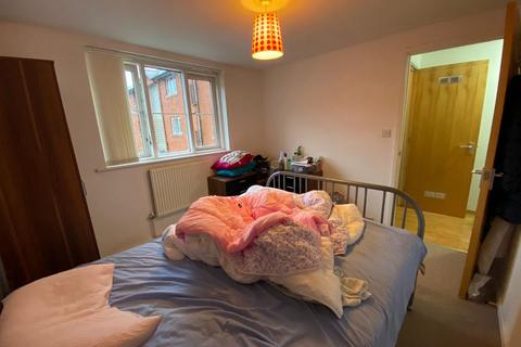 2 bedroom flat to rent, Flat 4 4 Wharf Close, Manchester