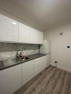 2 bedroom flat to rent, Castleton Road Ilford IG3 9QW