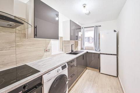 1 bedroom flat to rent, Broadhead Strand, Edgware, London, NW9