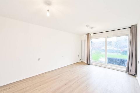 1 bedroom flat to rent, Broadhead Strand, Edgware, London, NW9