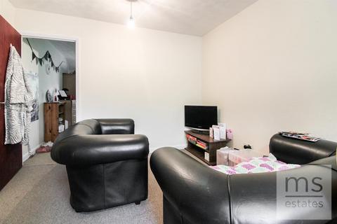 2 bedroom flat to rent, Ednaston Road, Nottingham NG7