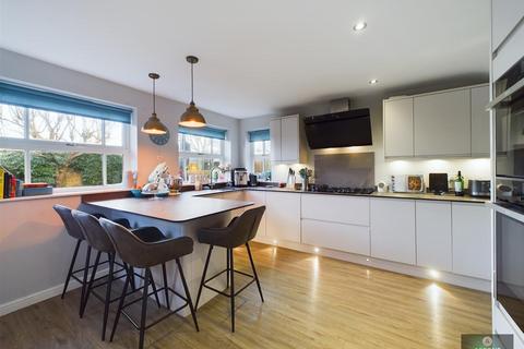 4 bedroom detached house for sale, Henley Close, Maidenbower RH10