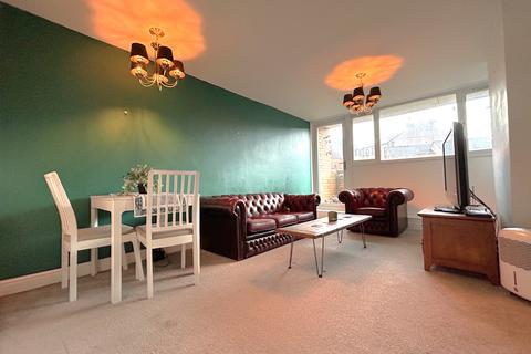 3 bedroom flat to rent, Alexandra Court, Glasgow G31