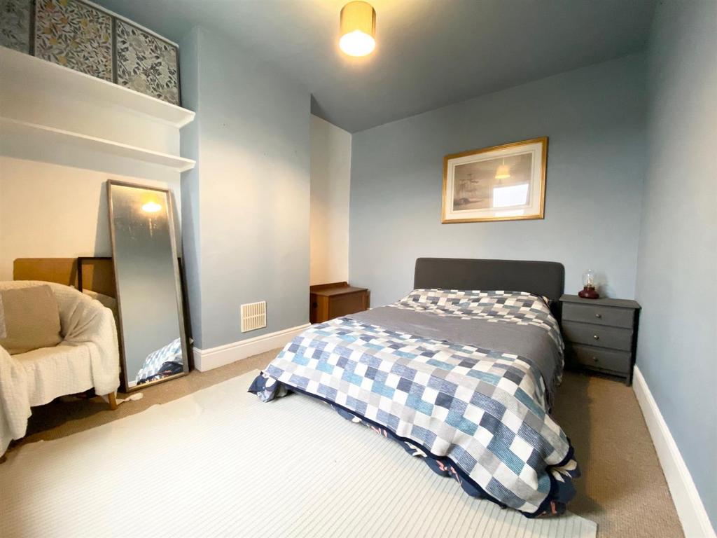 10 Stirling Road   Bedroom 2.jpg