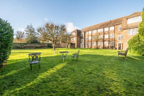 5 Sutton Court, London, W5 3PG