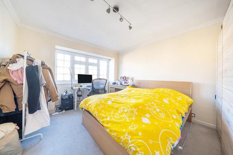 5 Sutton Court, London, W5 3PG