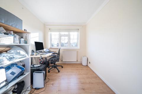 5 Sutton Court, London, W5 3PG