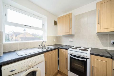 Studio to rent, Massingberd Way, London SW17