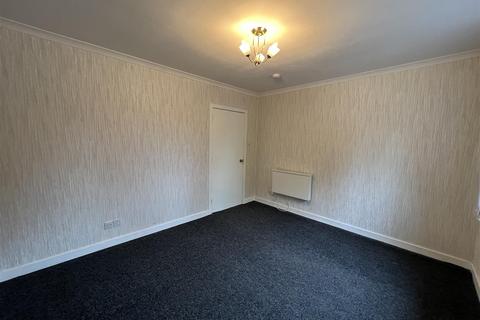 2 bedroom flat to rent, Main street, Perth