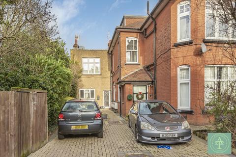 Elm Park Road, Winchmore Hill, London, N21
