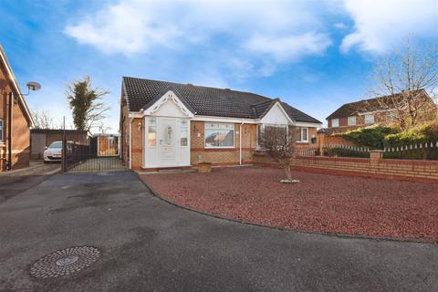 2 bedroom semi-detached bungalow for sale, Warwickshire Close, Hull