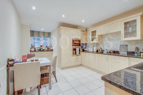 2 bedroom apartment for sale, Westfield Park, Hatch End, Pinner, HA5