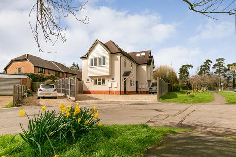 Cherry Tree Road, Surrey GU8