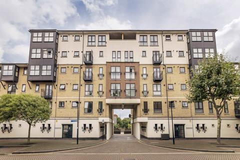 2 bedroom flat to rent, Wesley Avenue, London E16