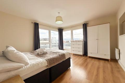 2 bedroom flat to rent, Albion Street, Cheltenham GL52 2LP