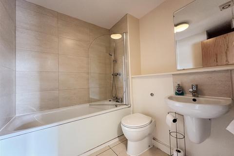 2 bedroom flat to rent, Albion Street, Cheltenham GL52 2LP