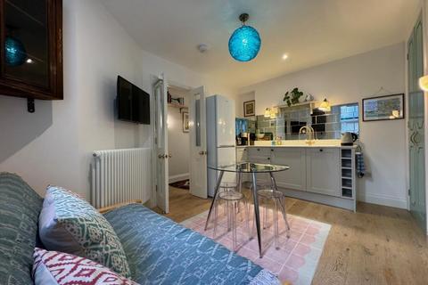 2 bedroom flat to rent, Upper Rock Gardens, Brighton