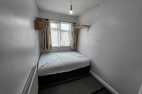 1 bedroom flat to rent, Ridgeway Gardens, Ilford, IG4