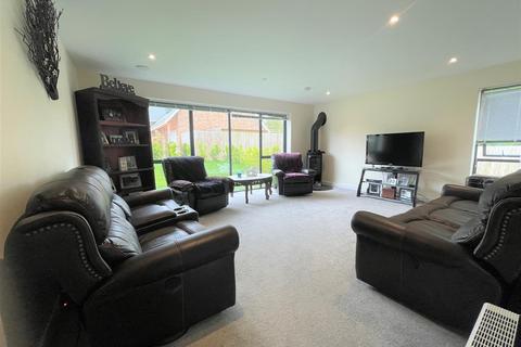 5 bedroom detached house to rent, Gorsley Common Road, Ross-On-Wye HR9