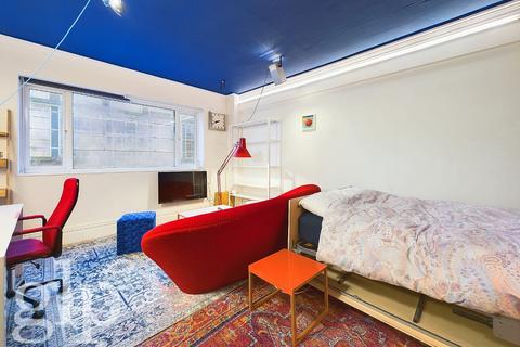 Studio to rent, Phoenix House, 104-110 Charing Cross Road, London, Greater London, WC2H