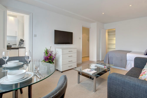 Studio to rent, Mayfair W1, W1J