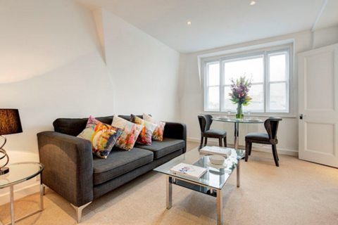 Studio to rent, Mayfair W1, W1J