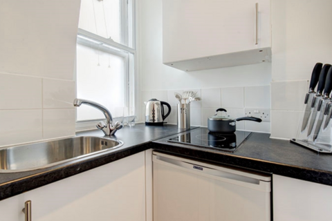 Studio to rent, Mayfair W1, W1J