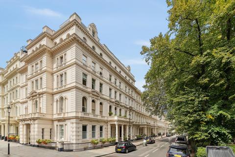 3 bedroom flat to rent, Lancaster Gate, London, W2.