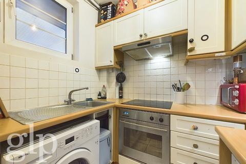 Studio to rent, Charing Cross Road WC2H