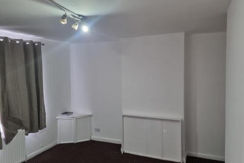 2 bedroom end of terrace house to rent, East Ham , E13