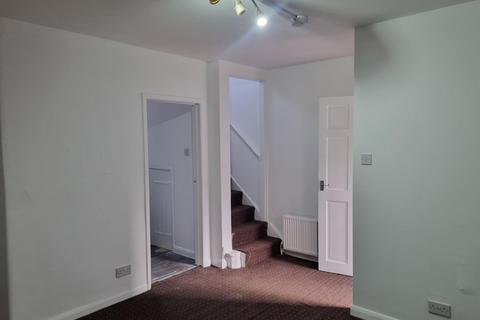 2 bedroom end of terrace house to rent, East Ham , E13