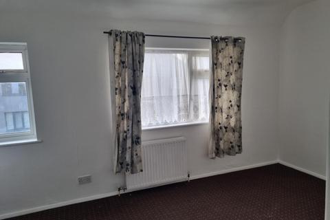 2 bedroom end of terrace house to rent, East Ham , E13