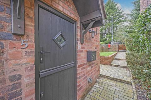 2 bedroom cottage for sale, St. Pauls Court, Dosthill, Tamworth